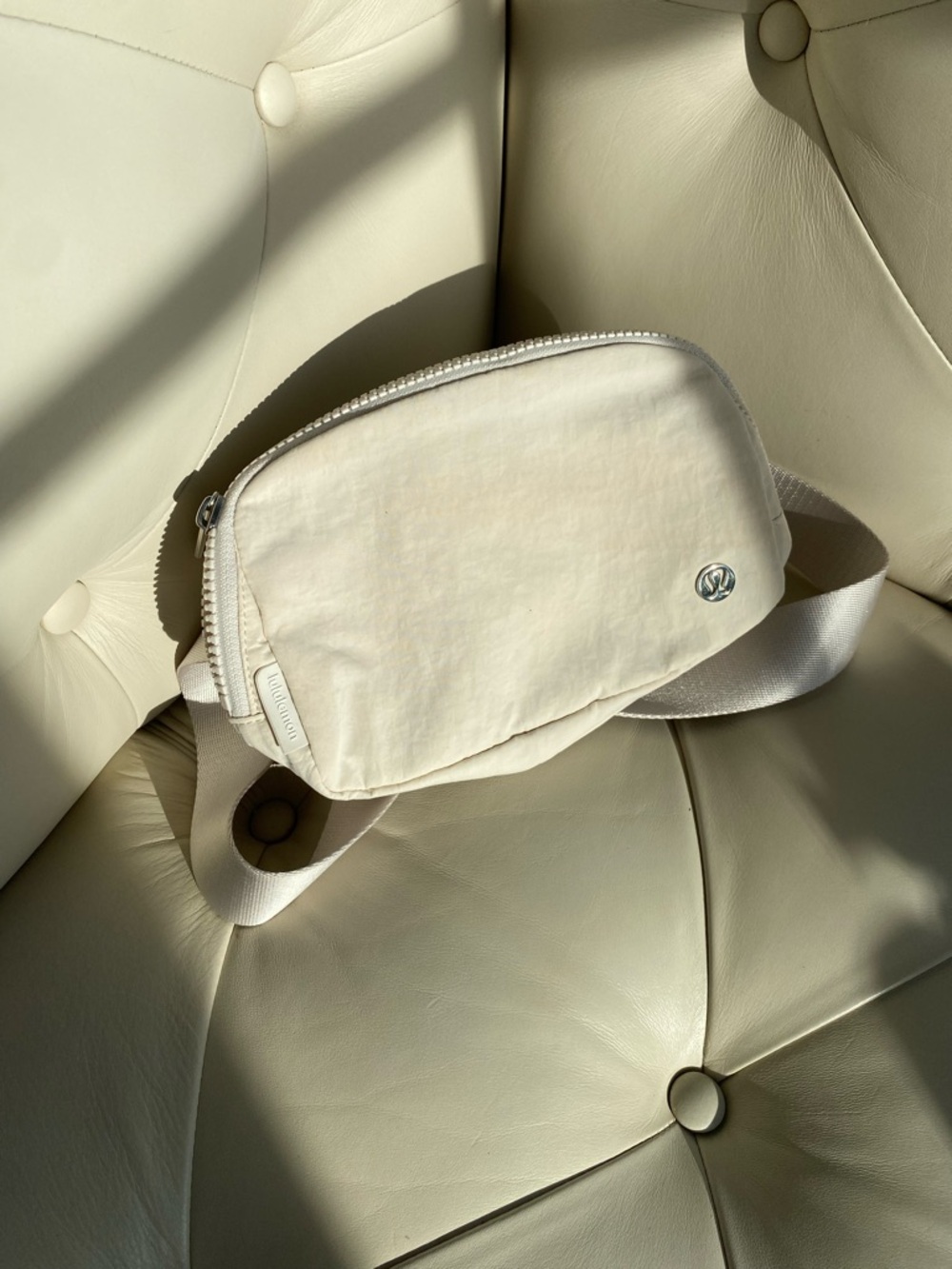 Lululemon Everywhere Cream/White Opal Compact Zipper Belt Bag